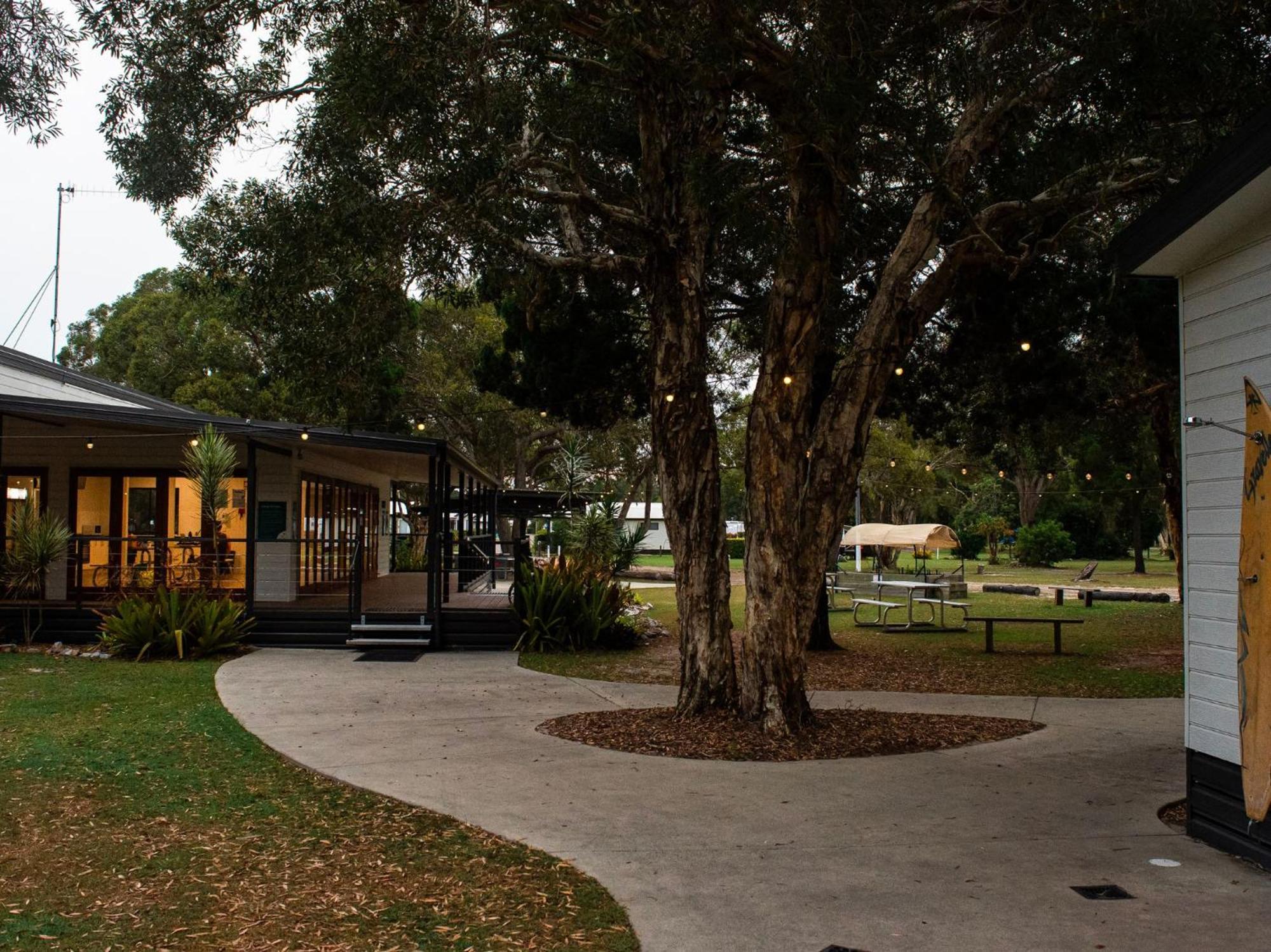 Big4 Breeze Holiday Parks - Rainbow Beach Exterior photo